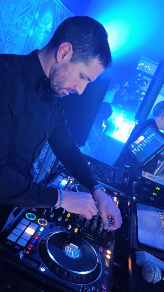 DJ matrimonio Bergamo console professionale