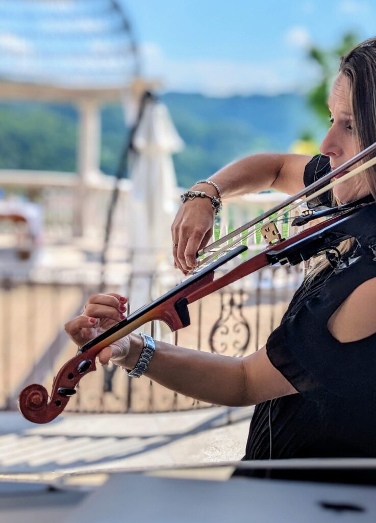 Musica matrimonio 2027 con violino e pianoforte durante la cerimonia