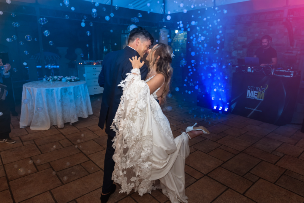 Smoke Balls matrimonio 2027: bolle di sapone con fumo per il primo ballo degli sposi.